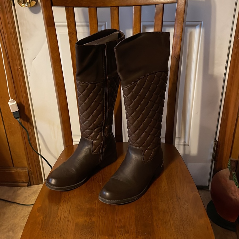 Boots - Picture 3 of 4